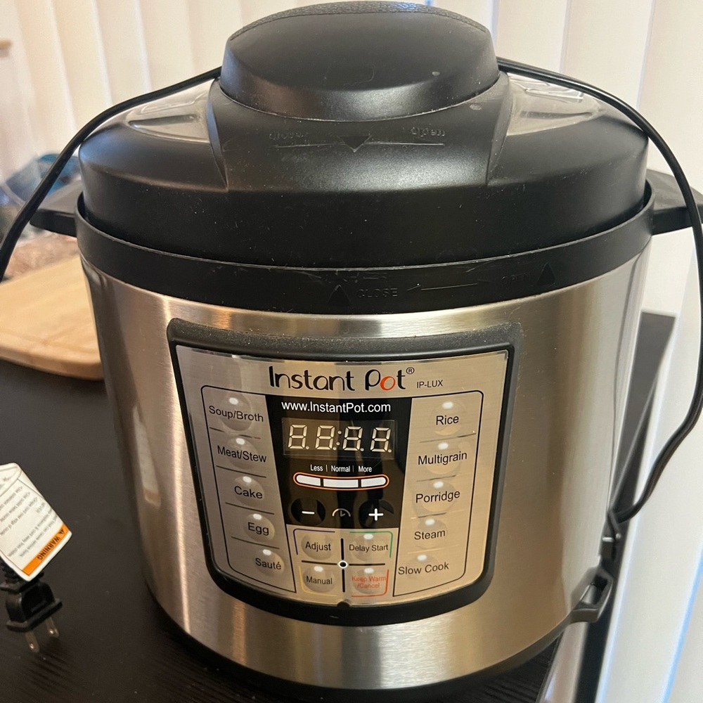 Insta pot IP-LUX60 V3 6 quart. Keeps pressure, all settings work, no issues.